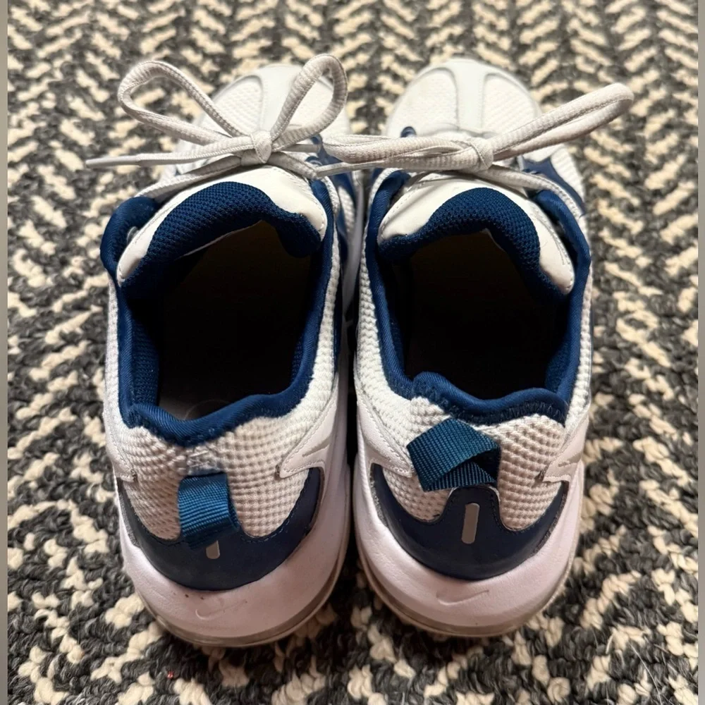 NIKE Air Max Graviton Sneaker in White and Valerian Blue Size 8
